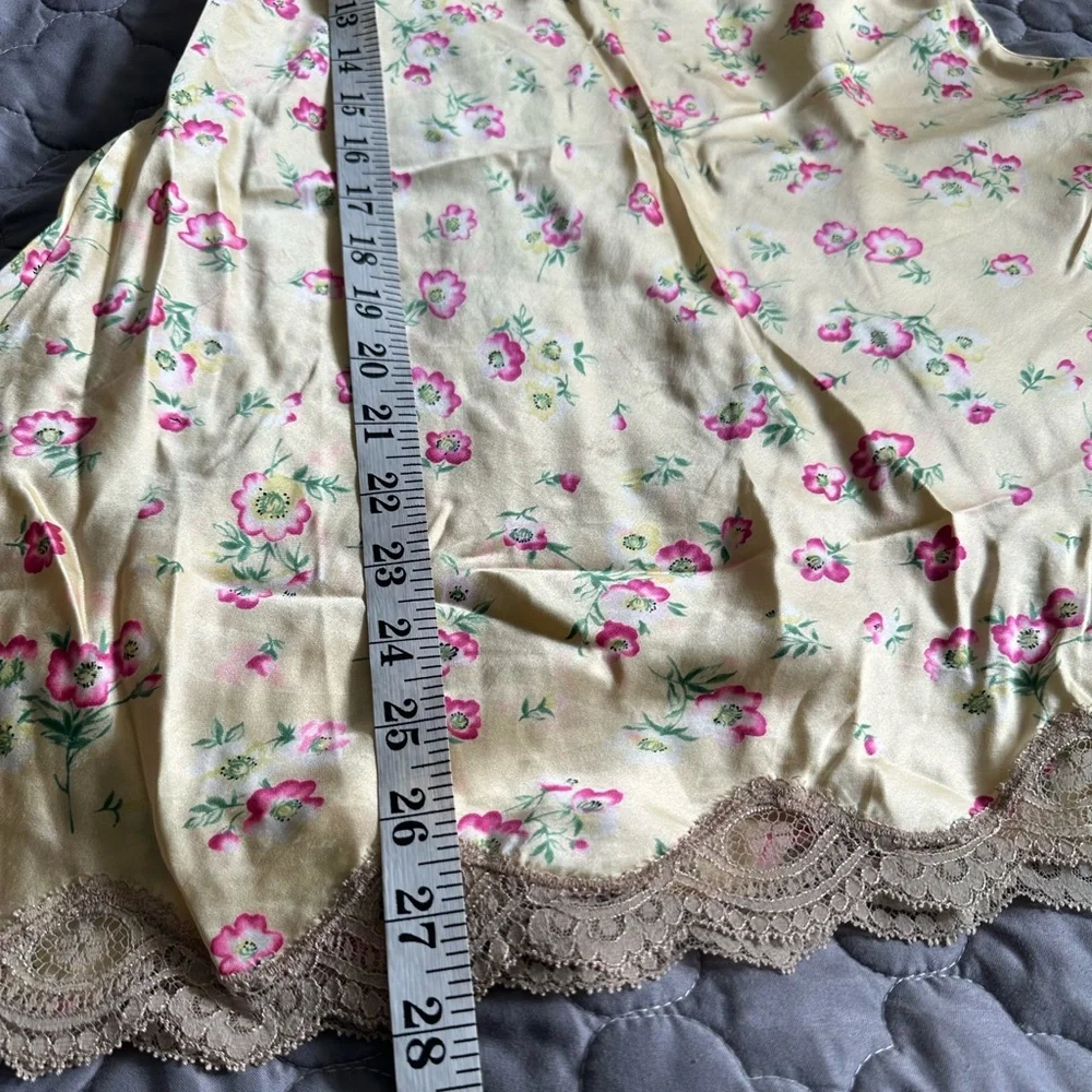 Victoria's Secret Yellow 100% silk Floral Lace Chemise EUC - Picture 6 of 8